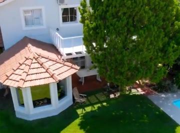 Casa · 270m² · 5 Ambientes · 3 Cocheras · Casa a La Venta Ubicada en El Barrio Tigre Chico, Tigre