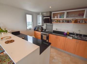 Bodega-Galpón · 135m² · 5 Ambientes · 2 Cocheras · Departamento de 5 Ambientes con 2 Cocheras y 2 Balcones en Venta en Banfield Este, Lomas de Zamora