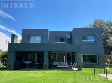 Casa · 400m² · 4 Dormitorios · 2 Cocheras · Alquiler de Verano en Santa Barbara, Bancalari.