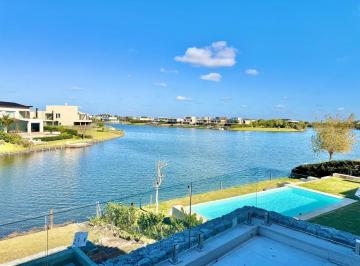 Casa · 449m² · 8 Ambientes · 1 Cochera · Casa en Venta en Virazón, Nordelta