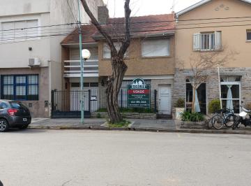 Local comercial · 135m² · 4 Ambientes · 1 Cochera · PH en Dos Plantas, Ubicado en Excelente Entorno de Güemes.