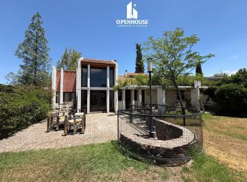 Casa · 140m² · 2 Dormitorios · 1 Cochera · Openhouse Inmobiliaria Presenta a La Venta Excelente Oportunidad en El Prestigioso Barrio Dalvian