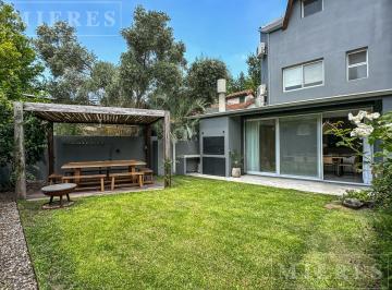 Casa · 128m² · 4 Ambientes · 1 Cochera · Triplex en Venta - San Simón!