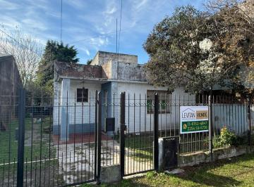 Casa · 60m² · 5 Ambientes · 3 Cocheras · Casa en Barrio Los Alamos