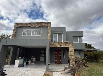 Casa · 250m² · 6 Ambientes · 4 Cocheras · Casa en Venta en San Isidro Labrador