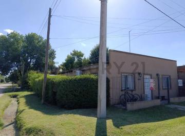 Oficina comercial · 80m² · 4 Ambientes · 1 Cochera · En Venta Casa en Esquina 4 Ambientes (Excelente Ubicación y Agua Corriente) - Barrio Luchetti Open Doo