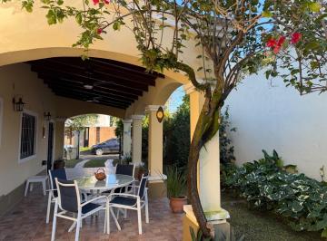 Casa · 146m² · 3 Ambientes · 2 Cocheras · Casa en Venta Yerba Buena