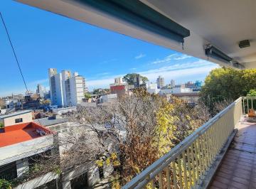 Departamento · 80m² · 3 Ambientes · 1 Cochera · Semipiso Frente 2 Dor 2 Baños Espacio Coches 90 m²