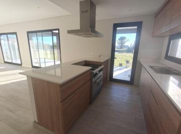 Casa de 5 ambientes, Berazategui · Casa en Venta 5 Ambientes a Laguna Pueblos del Plata a Estrenar