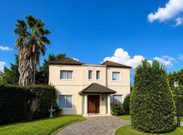 Casa · 250m² · 4 Ambientes · 1 Cochera · Casa en Venta en Campo Grande, Pilar, G. B. a. Zona Norte
