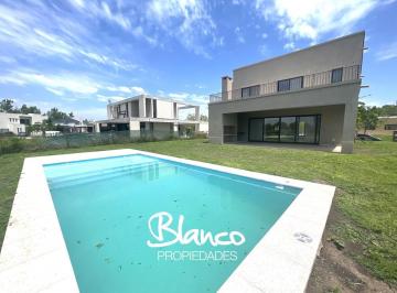 Casa · 271m² · 5 Ambientes · 2 Cocheras · Casa en Alquiler en El Barrio El Cantón Norte, Escobar