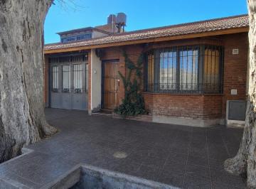 Casa · 234m² · 3 Ambientes · 1 Cochera · Casa en Godoy Cruz