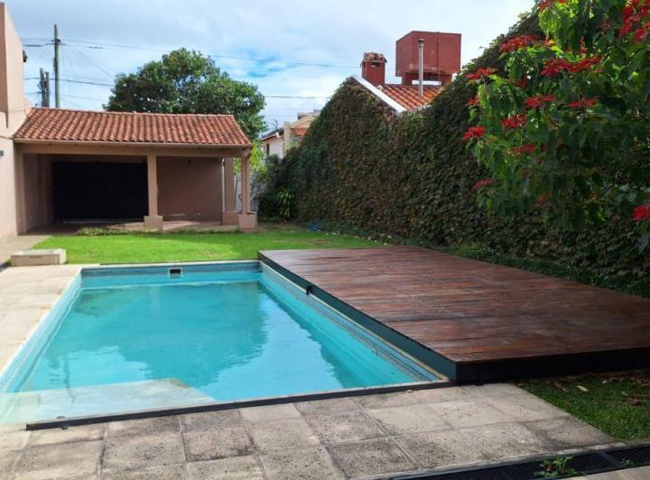 Casa · 350m² · 8 Ambientes · 2 Cocheras