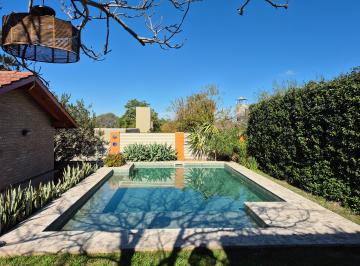 Vista de pileta desde abajo del Nogal · Casa en Alquiler en Lomas de Villa Rivera Indarte – Córdoba Capital