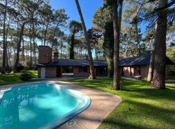 Casa de 6 ambientes, Cariló · Cod 307 – Casa en Jilguero y Divisadero