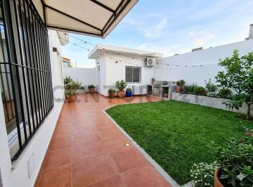 Casa · 140m² · 4 Ambientes · 2 Cocheras · Casa 4 Ambientes Impecable | 196 m² | Garage Doble y Todos Los Servicios