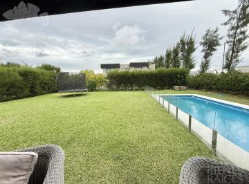 Casa · 220m² · 6 Ambientes · 4 Cocheras · Casa en Venta en San Rafael - Villanueva