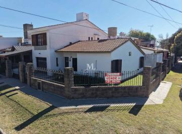 Casa de 7 ambientes, Córdoba · Casa en Venta de 4 Dorm. Frente Al Colegio Jorge Newbery