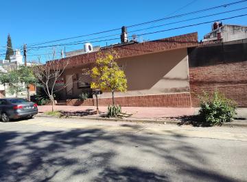 Casa de 8 ambientes, Córdoba · Casa en Venta en Barrio Crisol Norte – Excelente Ubicación en Esquina