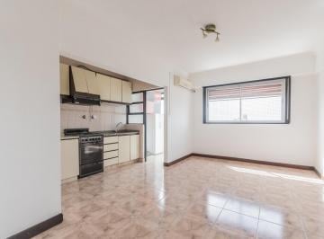 Departamento · 47m² · 3 Ambientes · Departamento en Venta de 3 Ambientes con Balcón Al Frente - Piso Alto - Vista Abierta en Ramos Mejia