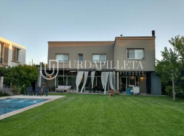 Casa · 216m² · 4 Ambientes · Casa en Venta en Las Liebres