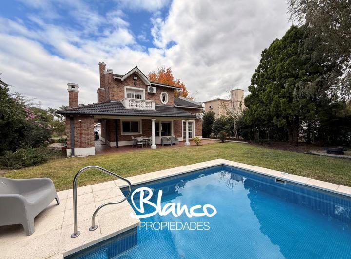 Casa · 127m² · 4 Ambientes · 1 Cochera