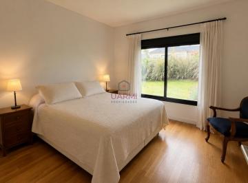 Casa · 251m² · 7 Ambientes · 2 Cocheras · Casa en Venta en El Tipal