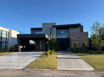 Casa de 5 ambientes, Presidente Perón · Hermosa Casa en Venta en El Rebenque Canning - 5 Ambientes