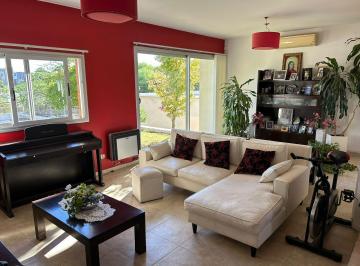 Casa · 188m² · 5 Ambientes · 2 Cocheras · Casa en Venta en Terrazas de Villa Allende - 3 Dorm. - Pileta. Apto Credito Hipotecario