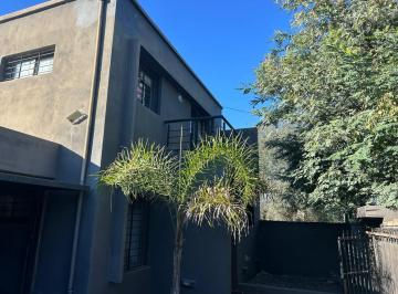 Casa · 210m² · 4 Ambientes · 4 Cocheras · Apto Credito Bancor! Casa en Venta en Saldan - 3 Dorm., Jardin y Pileta