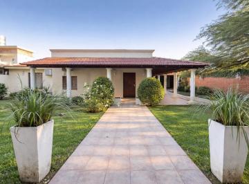 Casa · 500m² · 6 Ambientes · 2 Cocheras · Casa en Venta en Villa Belgrano, 4 Dorm., 3 Baños, Jardin con Pileta