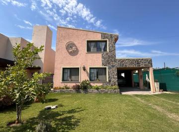 Casa · 165m² · 4 Ambientes · 2 Cocheras · Casa en Venta en Solares del Sur. 3 Dorm.. Pileta.