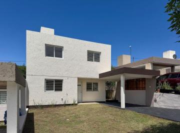 Casa · 119m² · 5 Ambientes · 1 Cochera · Duplex en Venta en Housing Los Algarrobos, 3 Habitaciones, con Escritura