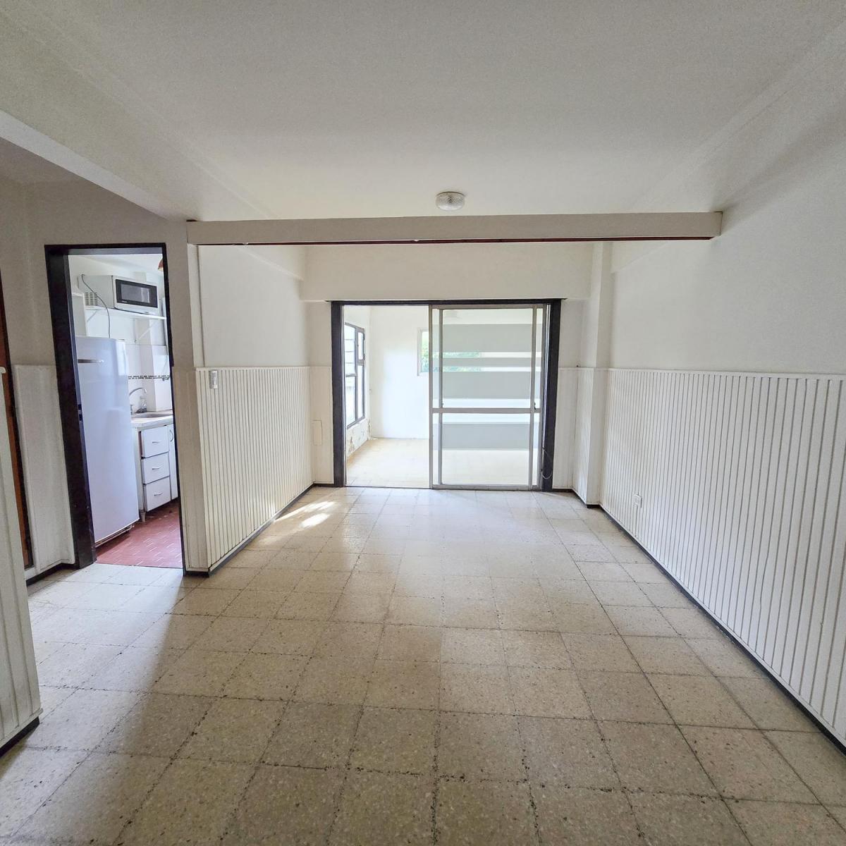 Departamento un ambiente y medio, 43m² — Alberti y Entre Rios