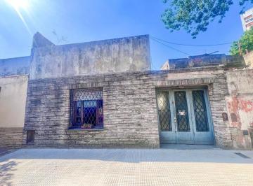 Casa · 160m² · 5 Ambientes · 1 Cochera · Venta Casa Floresta a Refaccionar