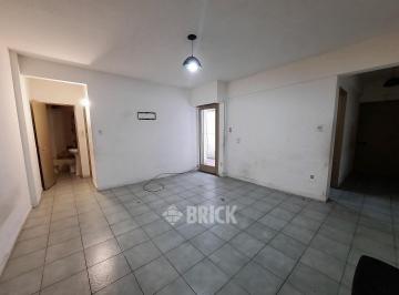 Departamento · 48m² · 2 Ambientes · (A Reciclar) Viamonte Al 2200 - 48 m² Patio Cocina Completa