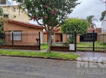 Casa · 150m² · 4 Ambientes · 1 Cochera · Moreno y Francisco Laprida. Casa en Venta en Villa Libertador San Martin!
