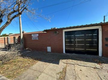 Casa · 125m² · 5 Ambientes · 2 Cocheras · Venta - Casa - Tres Dorm. - Cochera - Patio - Larrea - Rosario