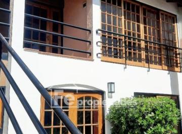 Casa de 5 ambientes, Floresta · Casa de 5 Ambientes con Jardín y Pileta en Floresta