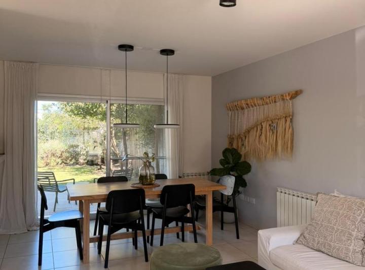 Casa · 175m² · 4 Ambientes · 2 Cocheras