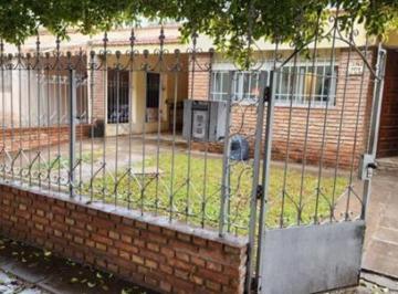 Casa · 90m² · 7 Ambientes · 2 Cocheras · Se Vende Casa 3 Dorm. 1 Baño, Apto Credito - Barrio Rosedal