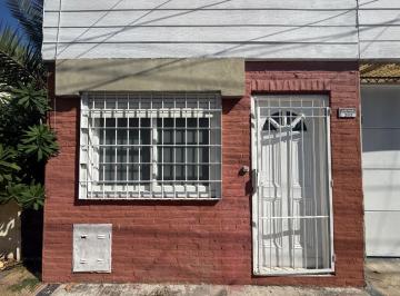 PH de 3 ambientes, Quilmes · PH Al Frente en Excelente Estado – Entrada Independiente