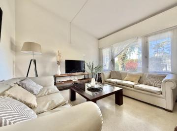 Foto1 · Oportunidad Casa en Playa Mansa en 4 Dorm. Zona con Potencial Comercial
