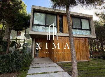 Casa · 280m² · 4 Ambientes · 1 Cochera · Casa en Venta Costa Esmeralda