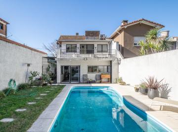 Casa · 300m² · 5 Ambientes · 3 Cocheras · Casa en Venta Full Refaccionada en La Lucila | Pileta | Quincho