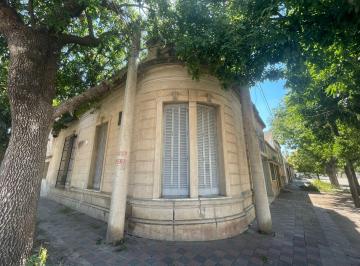 Casa · 127m² · 4 Ambientes · 1 Cochera · Venta Casa 2 Dorm. en General Bustos, con Cochera