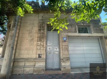 Casa · 127m² · 4 Ambientes · 1 Cochera · Venta Casa 2 Baños 2 Dorm. General Bustos / Escritura