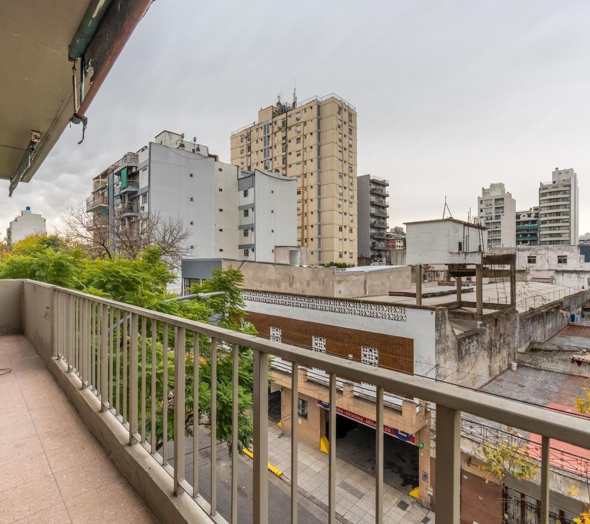 Departamento de 4 Ambientes con Balcón Corrido y Vista Abierta en Flores! - Quirno 100