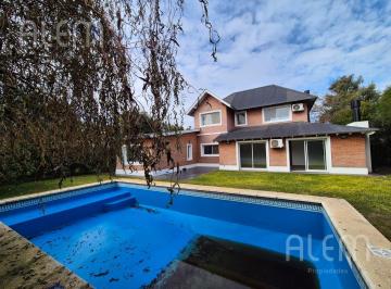 Casa · 700m² · 7 Ambientes · 1 Cochera · El Rocio | 4 Dorm.
