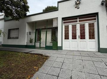 Casa · 1m² · 3 Ambientes · Venta Hermosa Casa Apta Credito Muy Bien Mantenida, 3 Ambientes, Parque Amplio, Garaje y Entrepiso,